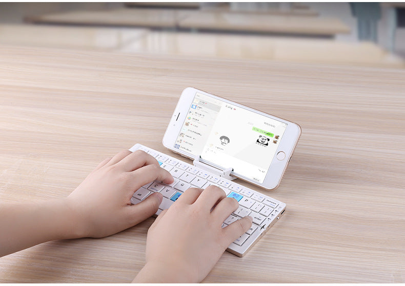 折りたたみ式Bluetoothキーボード(スタンド内蔵)